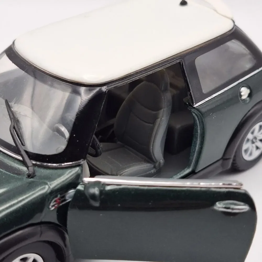 KinSmart Diecast 2-Car Bundle Mini Cooper S & 1962 VW Classical Bus As-Is/Flaws